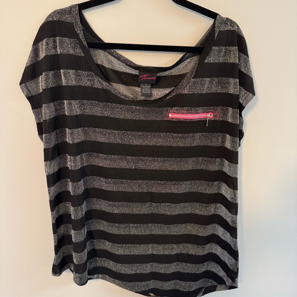 TORRID Women's Short Sleeve Striped Top Black and Silver SIZE 2XL